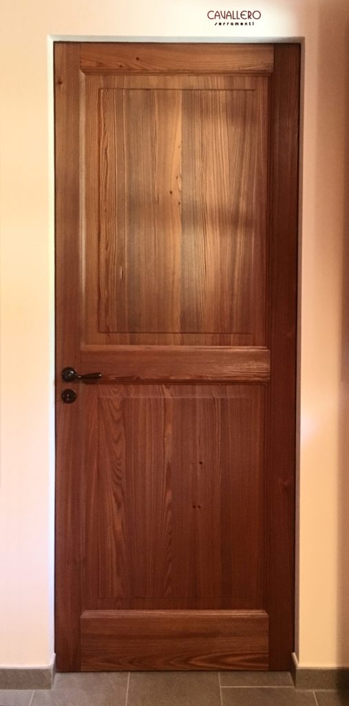 Porta interna in legno Larice BIO a 2 pannelli senza telaio - vista esterna